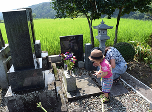 もう一度考えたい、お墓参りの意味とマナー