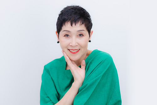 「身支度をしていた母」