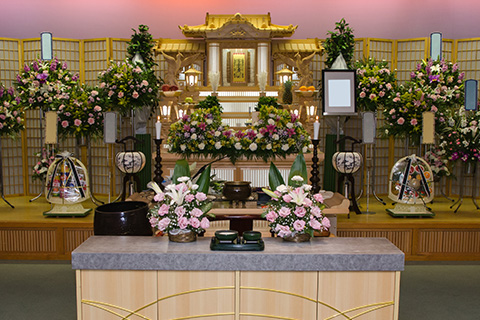 伝統的な白木祭壇