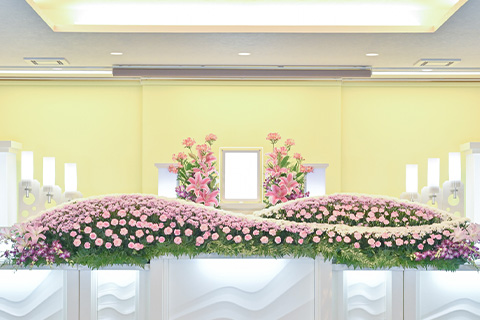 温もりあふれる花祭壇