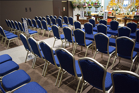 暗い雰囲気の式場