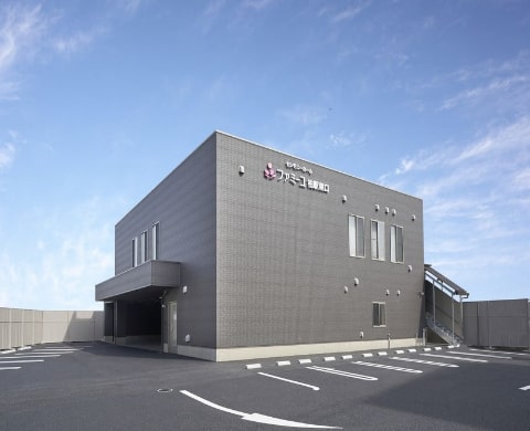 ファミーユ柏駅東口 外観