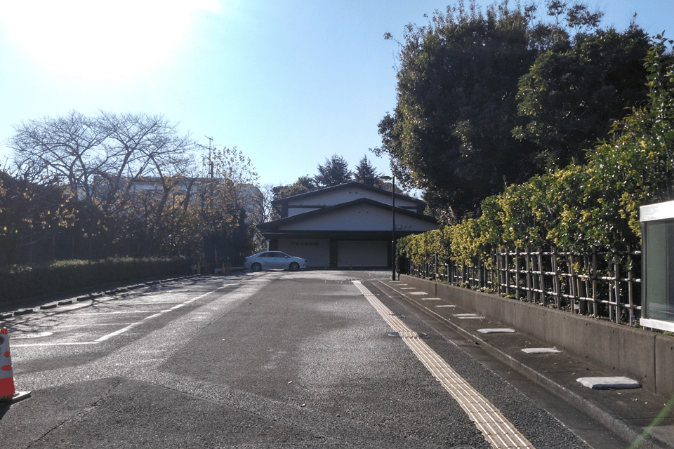 平和の森会館　駐車場