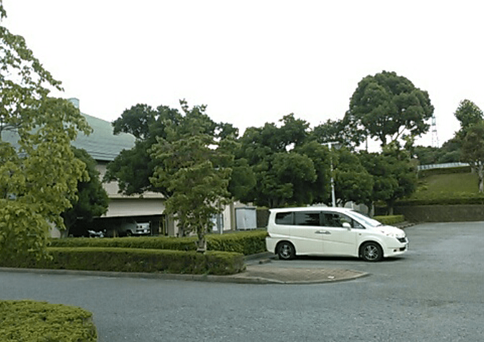 広々とした駐車場