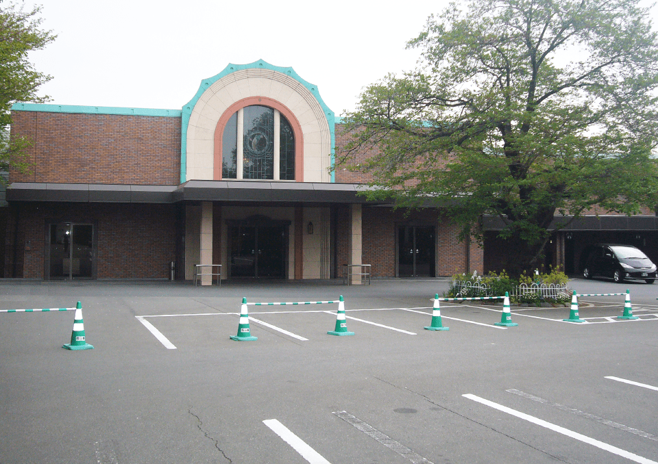 日華多磨斎場　駐車場