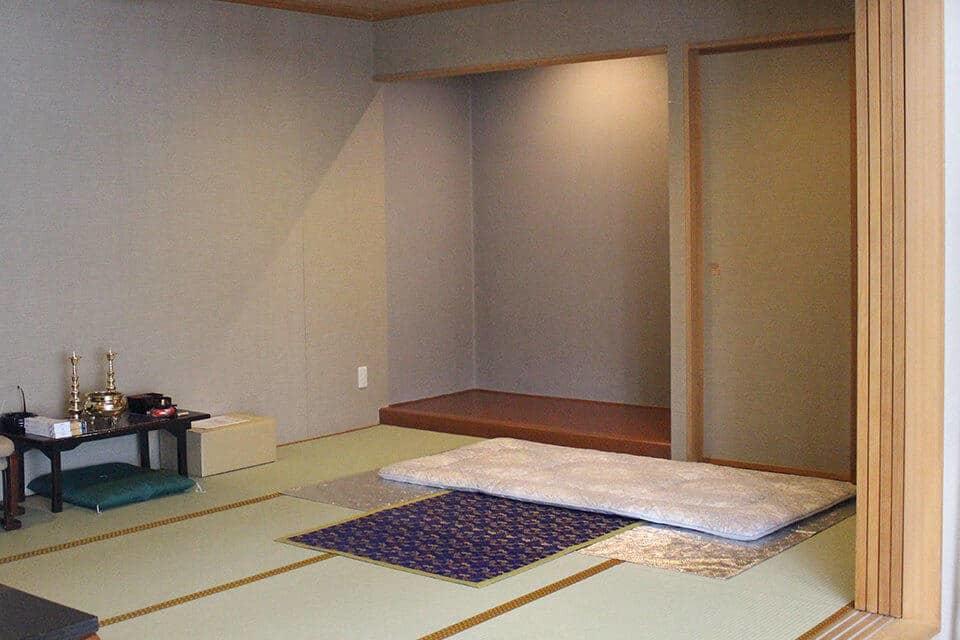 畳のお部屋でご安置
