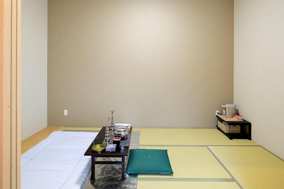 畳のお部屋に布団で安置いたします