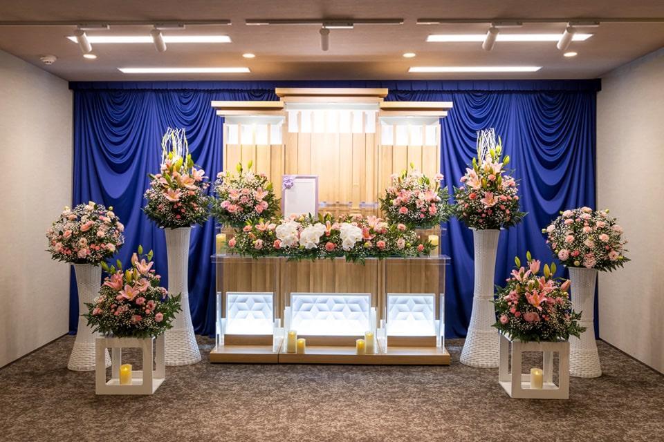 家族葬のファミーユ 姫城ホール　祭壇例_1（8/10枚）