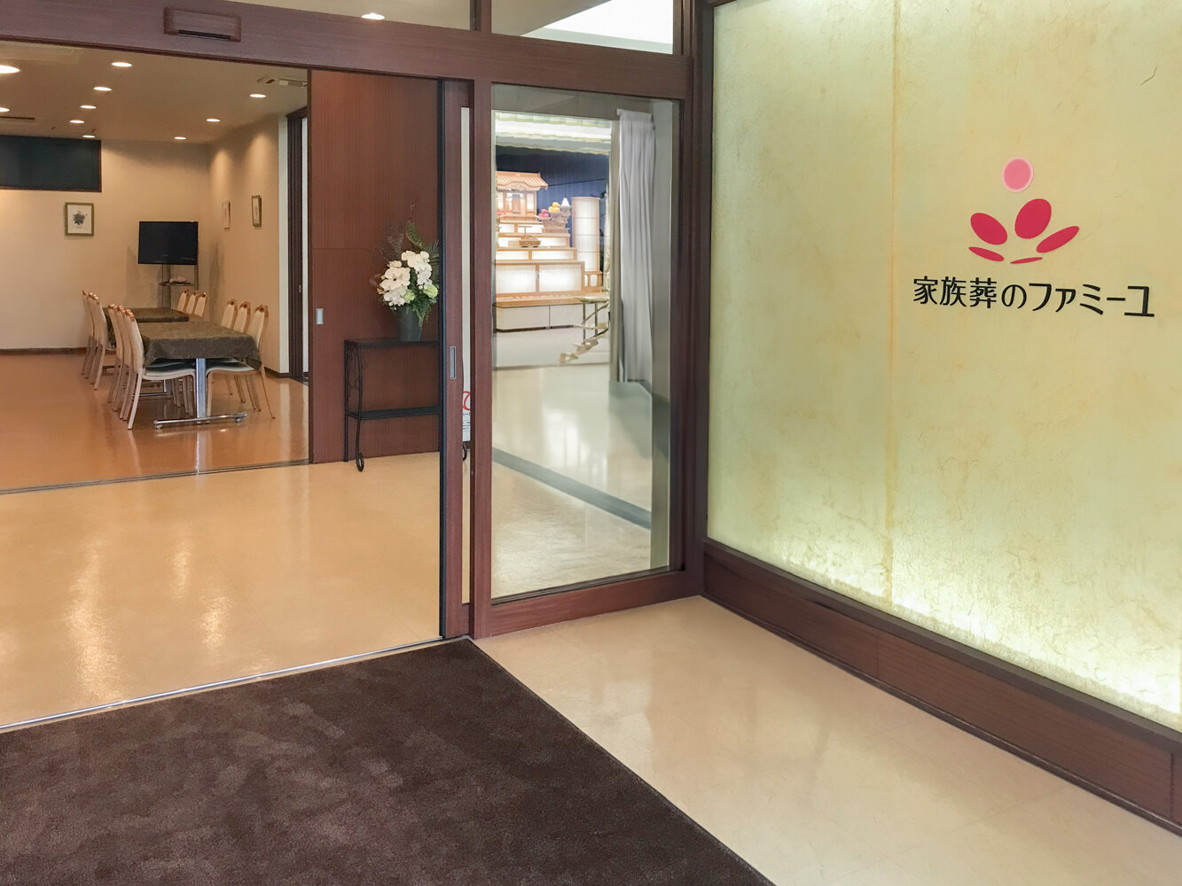【ロビー】段差のないバリアフリー設計です（14/18枚）