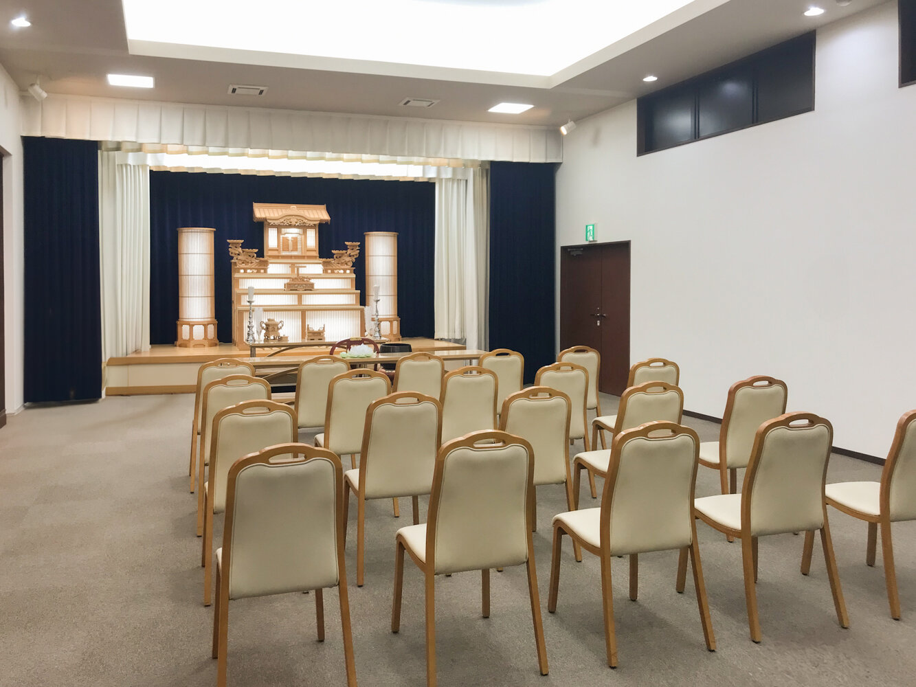 【式場】人数にあわせてレイアウトします（2/18枚）