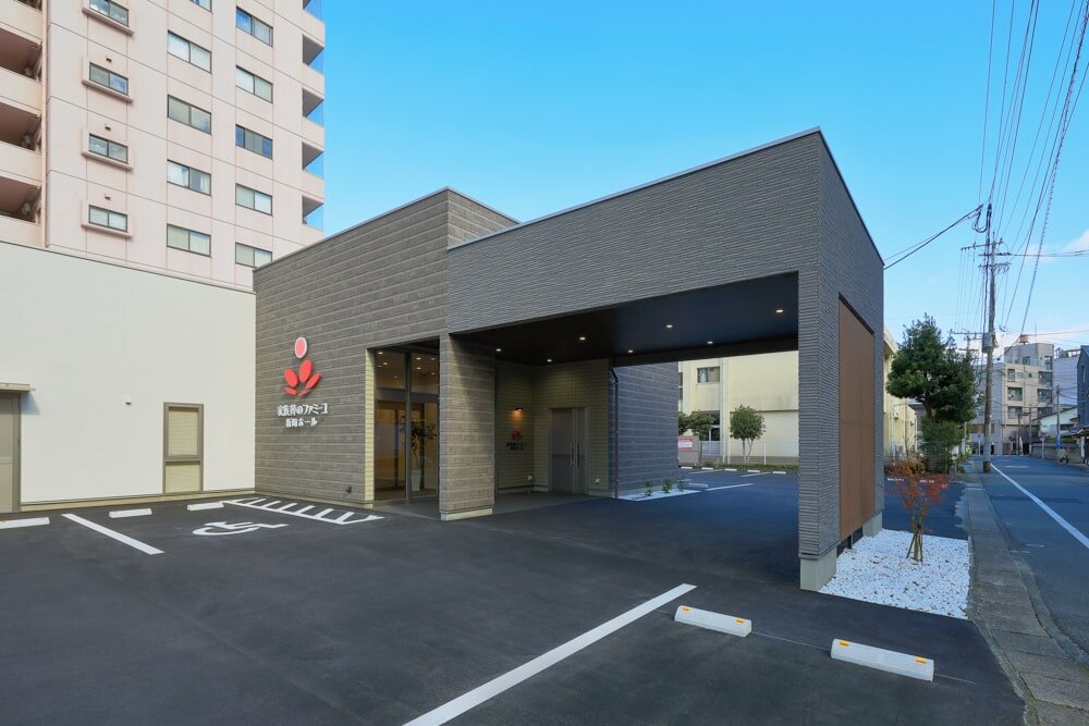家族葬のファミーユ 新町ホール　外観1（1/16枚）