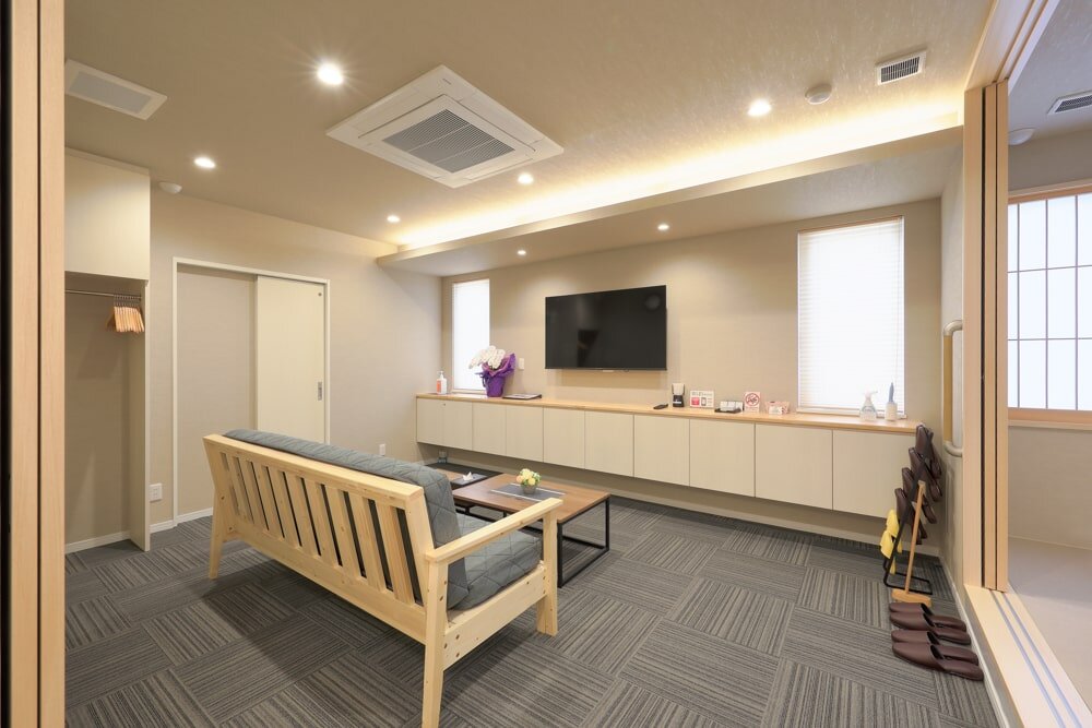 家族葬のファミーユ 新屋敷ホール　控え室_洋室2（10/18枚）