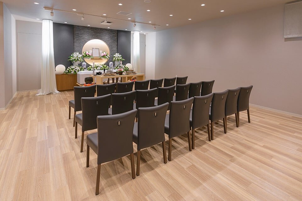 家族葬のファミーユ 藤沢大庭ホール　式場後方（3/20枚）