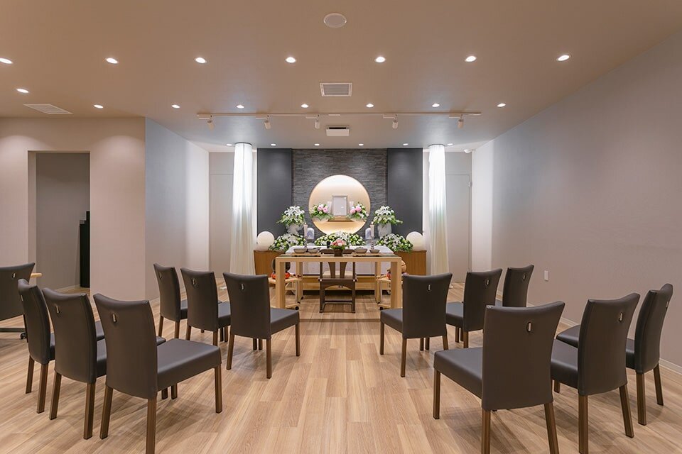 家族葬のファミーユ 藤沢大庭ホール　12名円形配置（4/20枚）