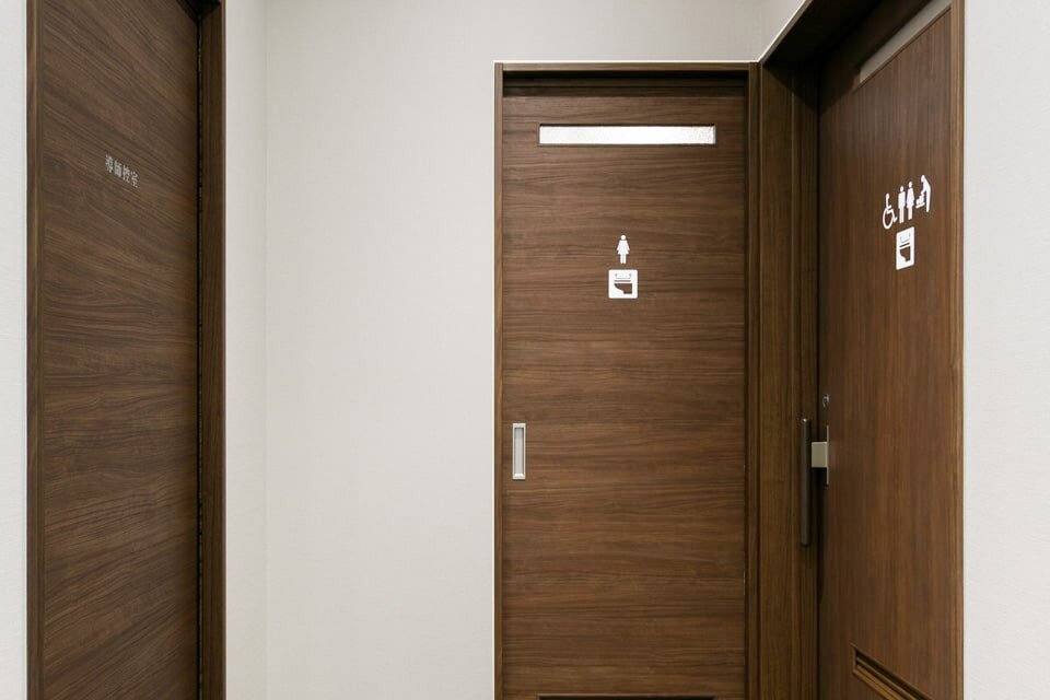 家族葬のファミーユ 滝ノ水　トイレ入口（16/20枚）