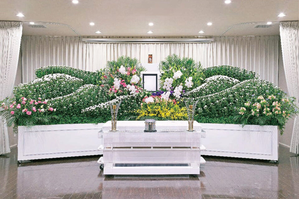 家族葬のファミーユ 山鼻ホール　祭壇例_6（12/13枚）