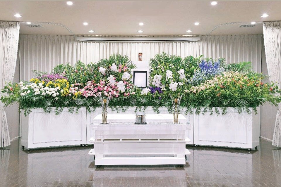 家族葬のファミーユ 山鼻ホール　祭壇例_7（13/13枚）