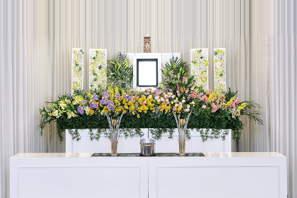 家族葬のファミーユ 山鼻ホール　祭壇例_2（8/13枚）