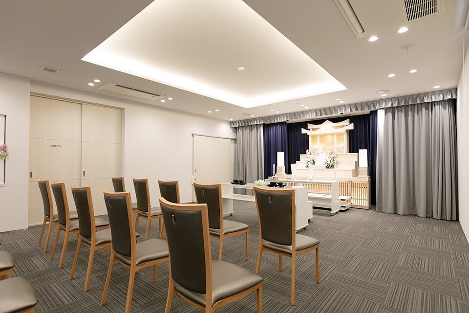 家族葬のファミーユ  帯山ホール　式場_後方（7/20枚）