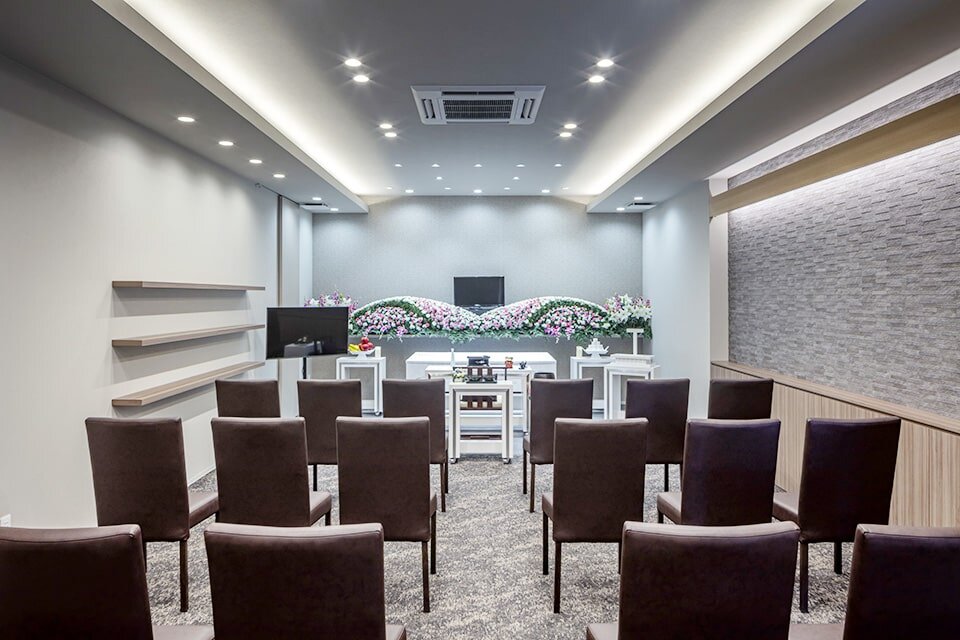家族葬のファミーユ 津島ホール　式場正面（5/20枚）
