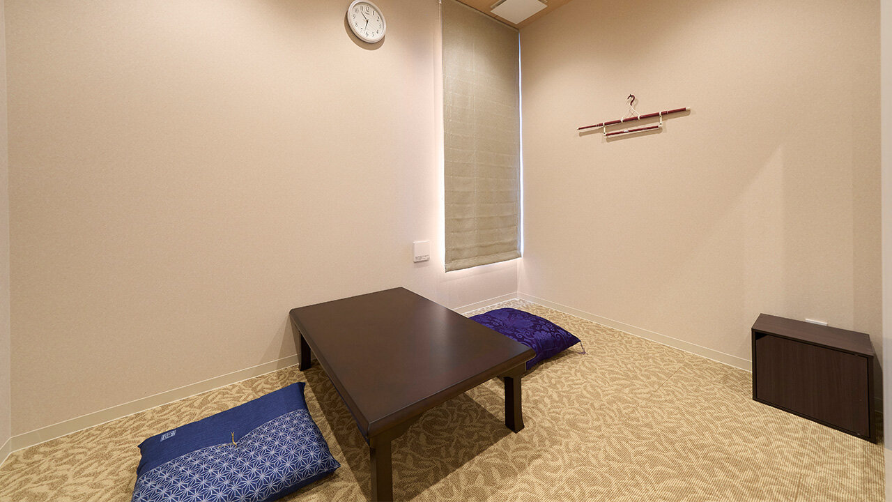 家族葬のファミーユ 船橋海神ホール 導師控え室(9/20枚)