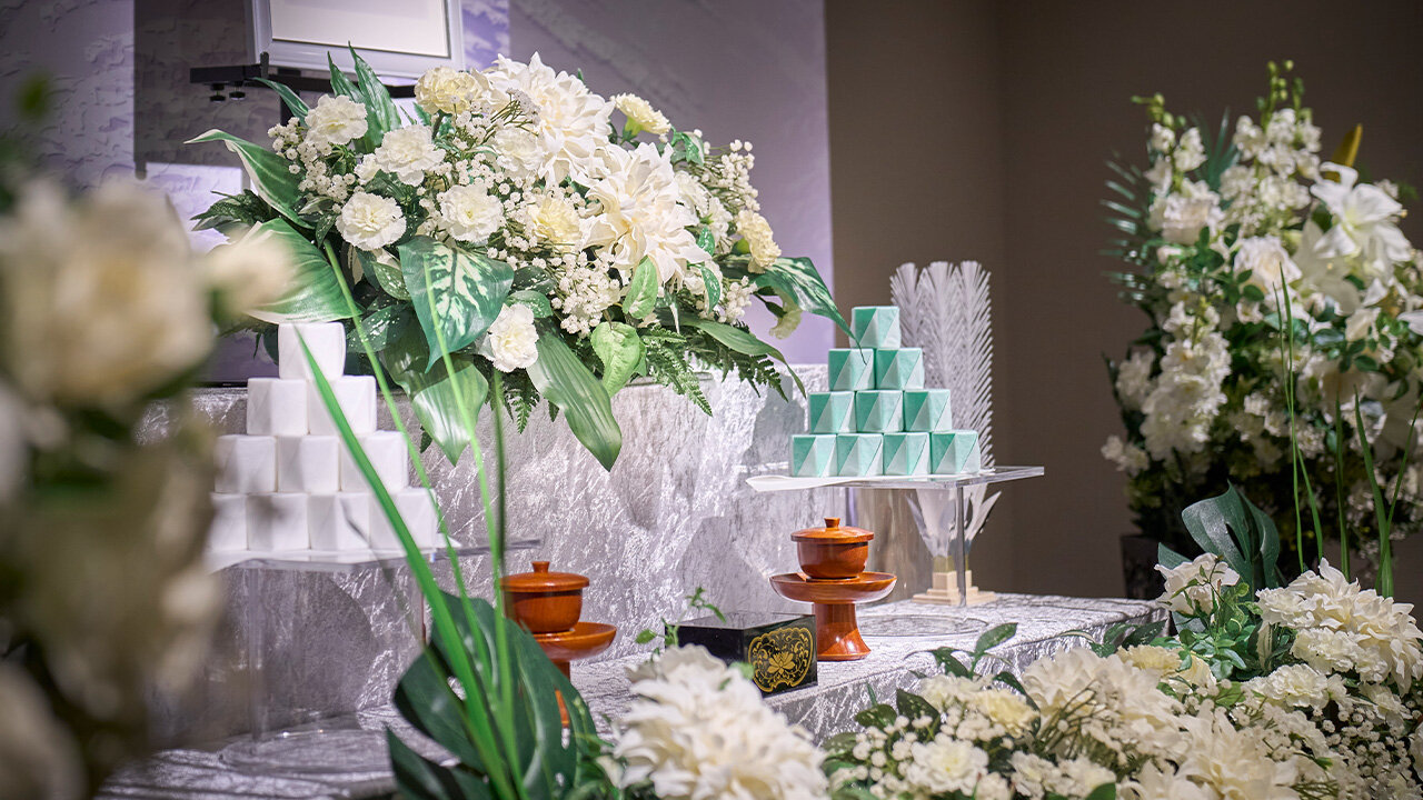 家族葬のファミーユ 船橋海神ホール 祭壇例(18/20枚)