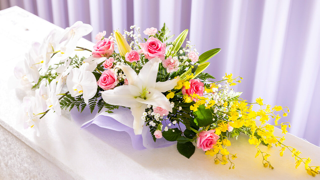 家族葬のファミーユ ご葬儀イメージ　棺上アレンジ（18/19枚）