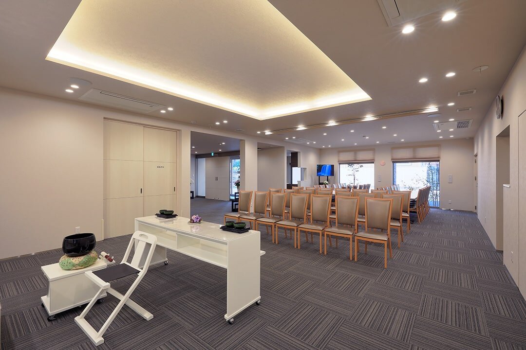 家族葬のファミーユ 上熊本ホール　式場前方（4/18枚）