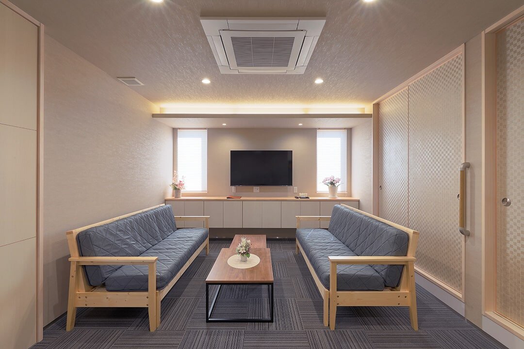 家族葬のファミーユ 上熊本ホール　控え室_洋室（6/18枚）