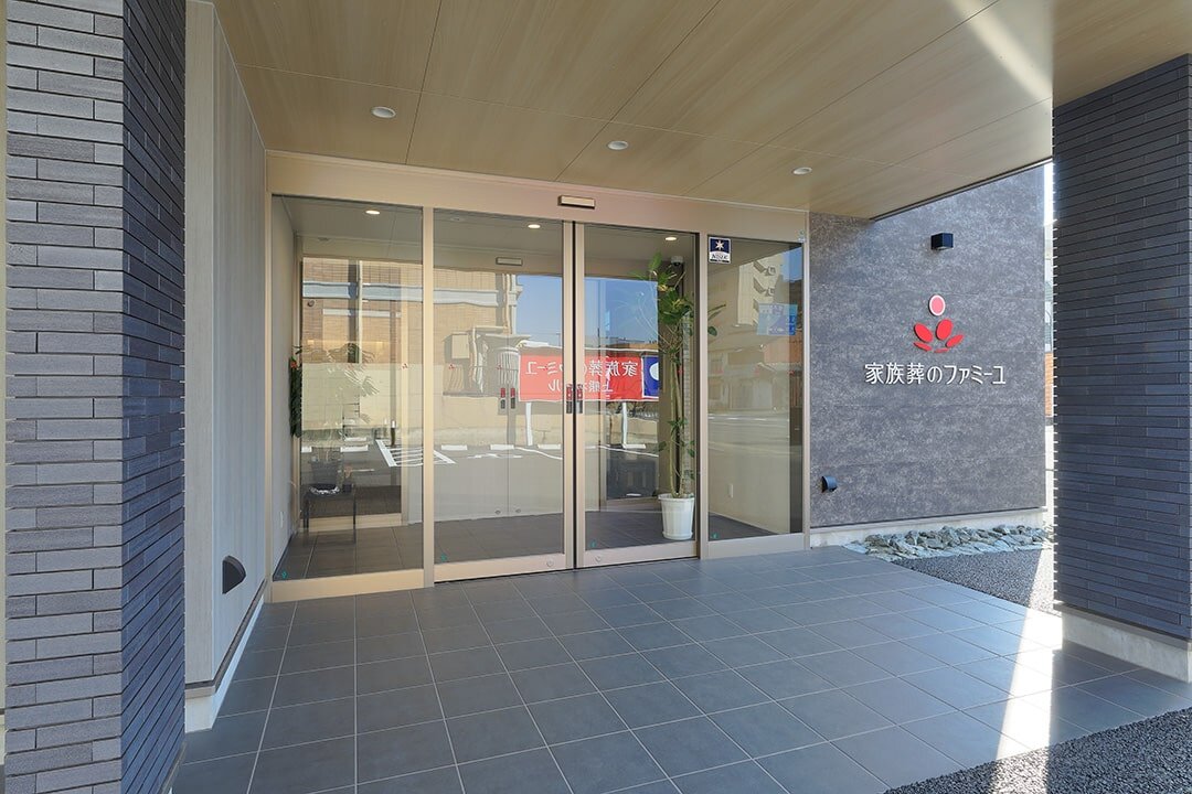 家族葬のファミーユ 上熊本ホール　入口（17/18枚）