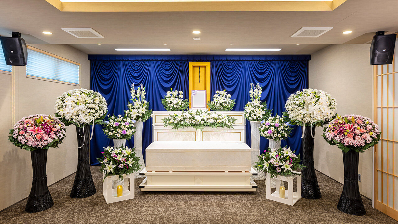 家族葬のファミーユ 住吉ホール　祭壇例_6（10/18枚）