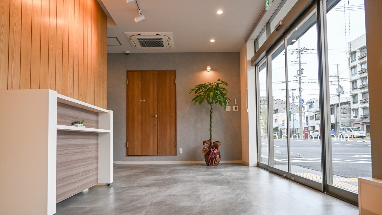 家族葬のファミーユ ならまちホール　エントランス（16/20枚）