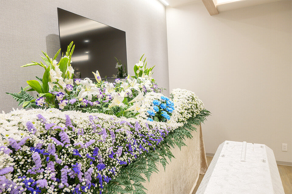 家族葬のファミーユ 家族葬のファミーユ 枚方高野道ホール　祭壇左手（5/18枚）