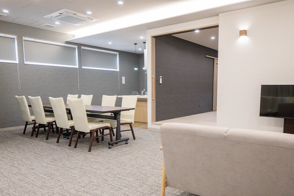 家族葬のファミーユ 家族葬のファミーユ 枚方高野道ホール　リビング（8/18枚）