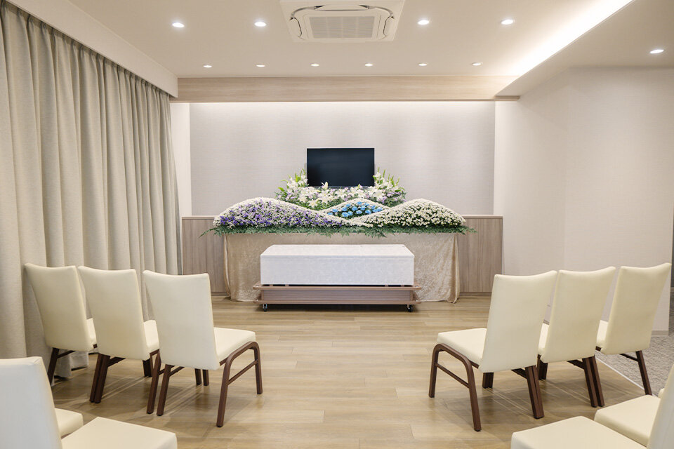 家族葬のファミーユ 家族葬のファミーユ 枚方高野道ホール　式場（2/18枚）
