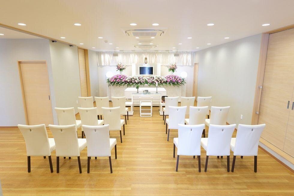 家族葬のファミーユ 青山斎園前　式場①（3/17枚）