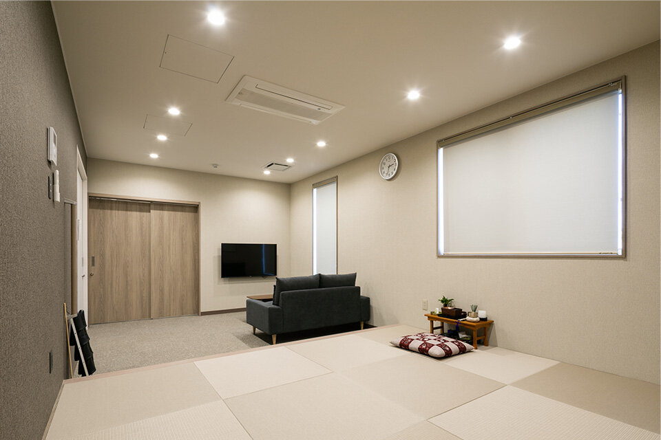 家族葬のファミーユ 家族葬のファミーユ 半田亀崎　遺族控え室_奥（9/17枚）