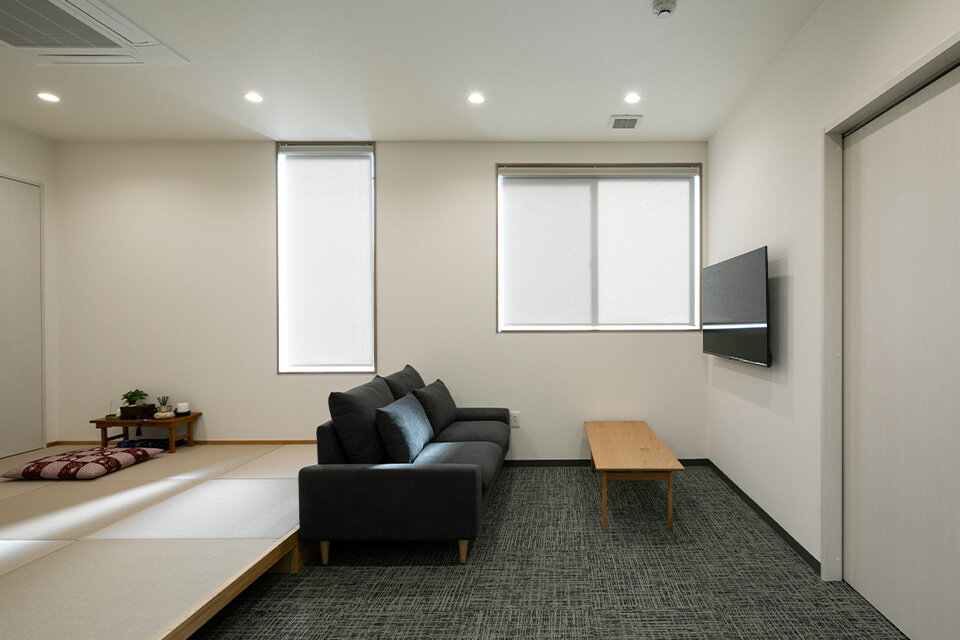 家族葬のファミーユ 家族葬のファミーユ 鳴海池上台　遺族控え室（9/16枚）