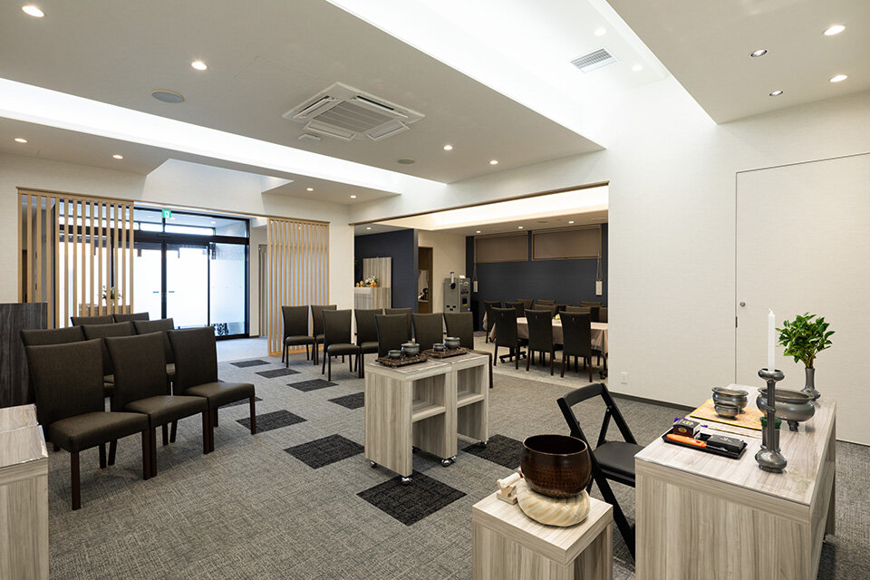 家族葬のファミーユ 家族葬のファミーユ 鳴海池上台　祭壇手前（5/16枚）