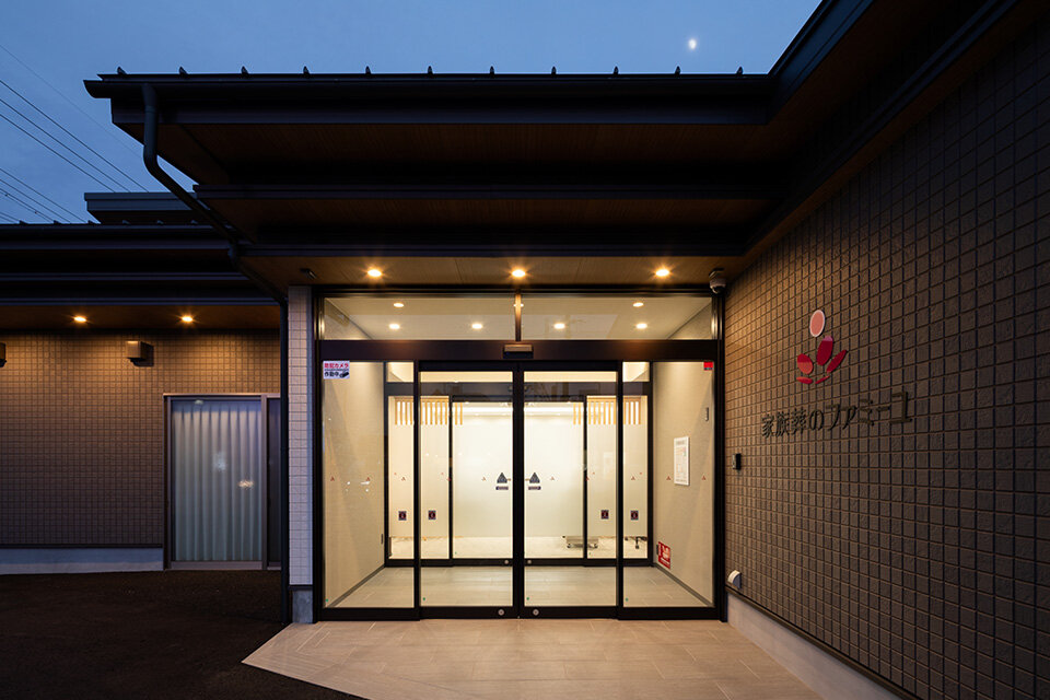 家族葬のファミーユ 家族葬のファミーユ 鳴海池上台　玄関（15/16枚）