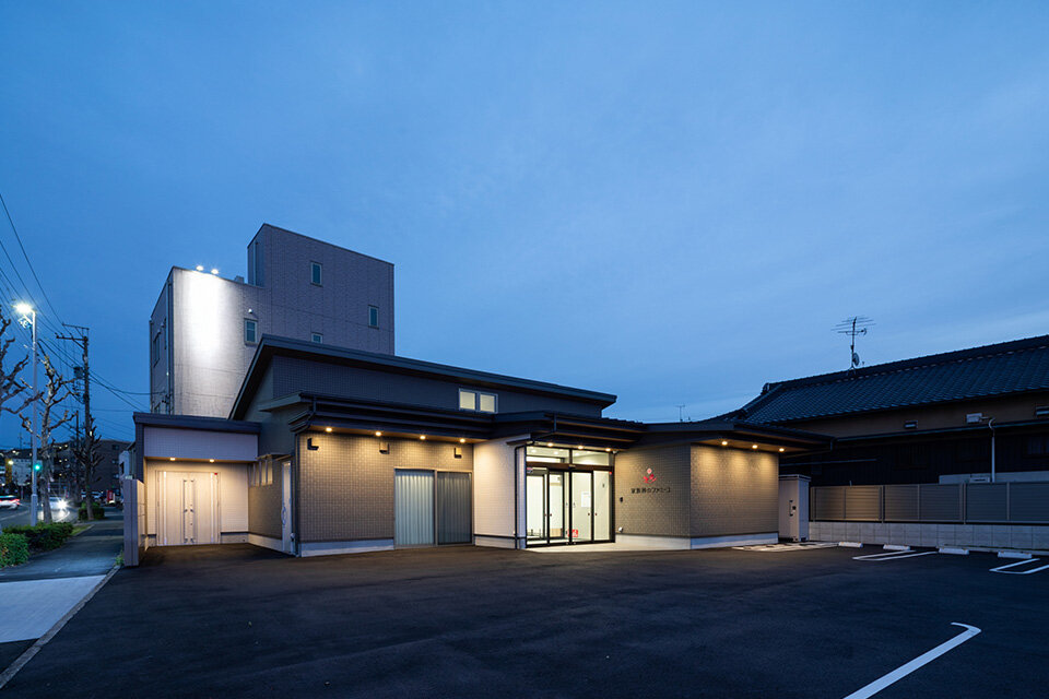 家族葬のファミーユ 家族葬のファミーユ 鳴海池上台　ホール横（16/16枚）