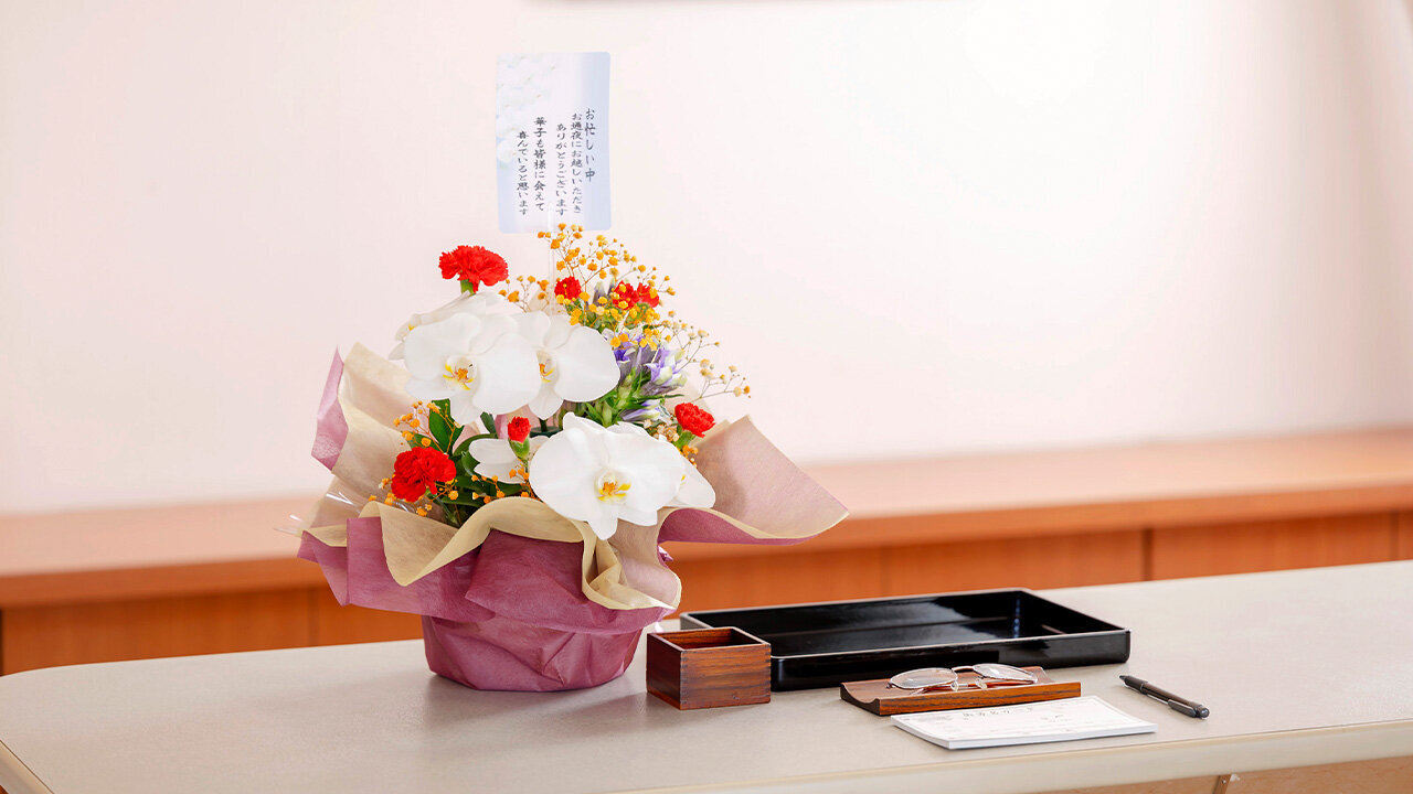 家族葬のファミーユ ご葬儀イメージ　式場案内看板（16/20枚）