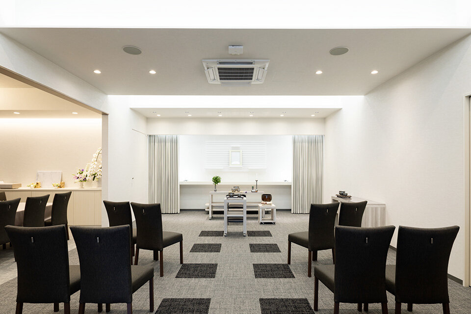 家族葬のファミーユ 家族葬のファミーユ 鳴海池上台　式場（2/16枚）