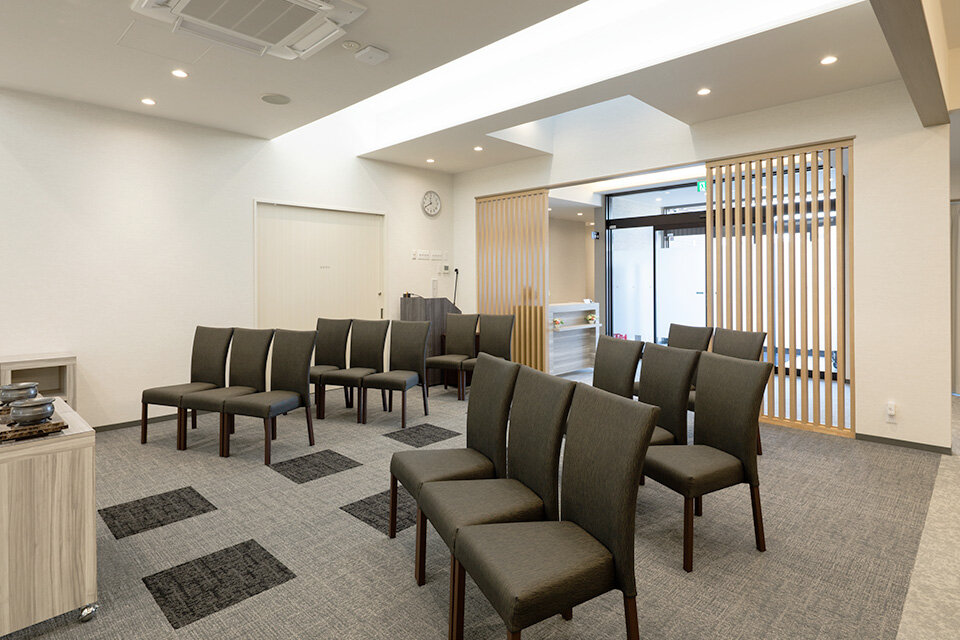 家族葬のファミーユ 家族葬のファミーユ 鳴海池上台　式場左手（3/16枚）