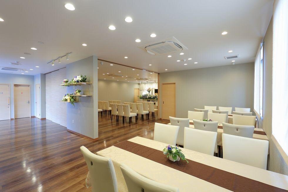 家族葬のファミーユ 知立逢妻　会食スペース①（4/18枚）