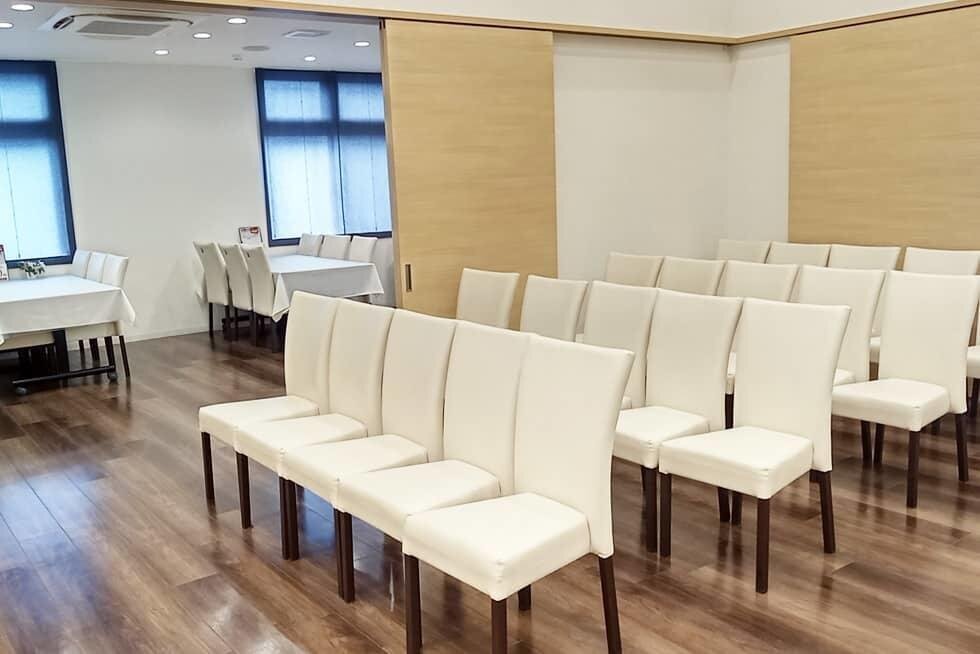 家族葬のファミーユ 岩滑　式場②（3/19枚）