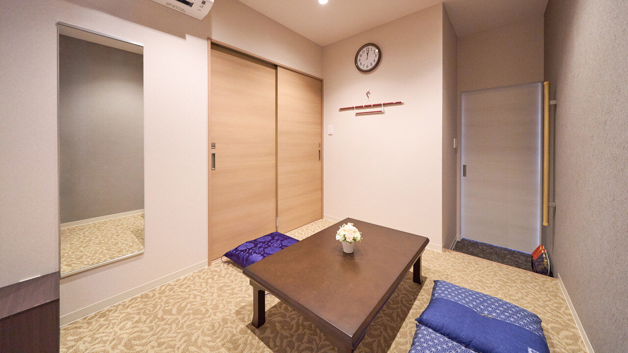 家族葬のファミーユ さつきが丘ホール　導師控え室（9/20枚）