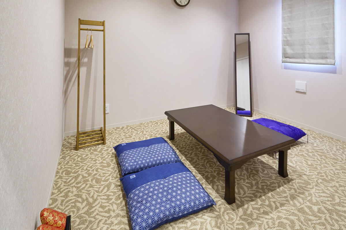 家族葬のファミーユ 薬円台駅前ホール　導師控え室（9/20枚）　