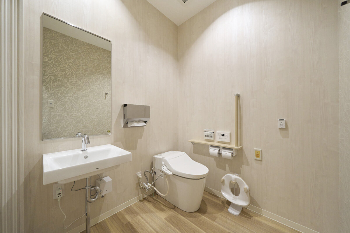 家族葬のファミーユ 薬円台駅前ホール　バリアフリートイレ（14/20枚）