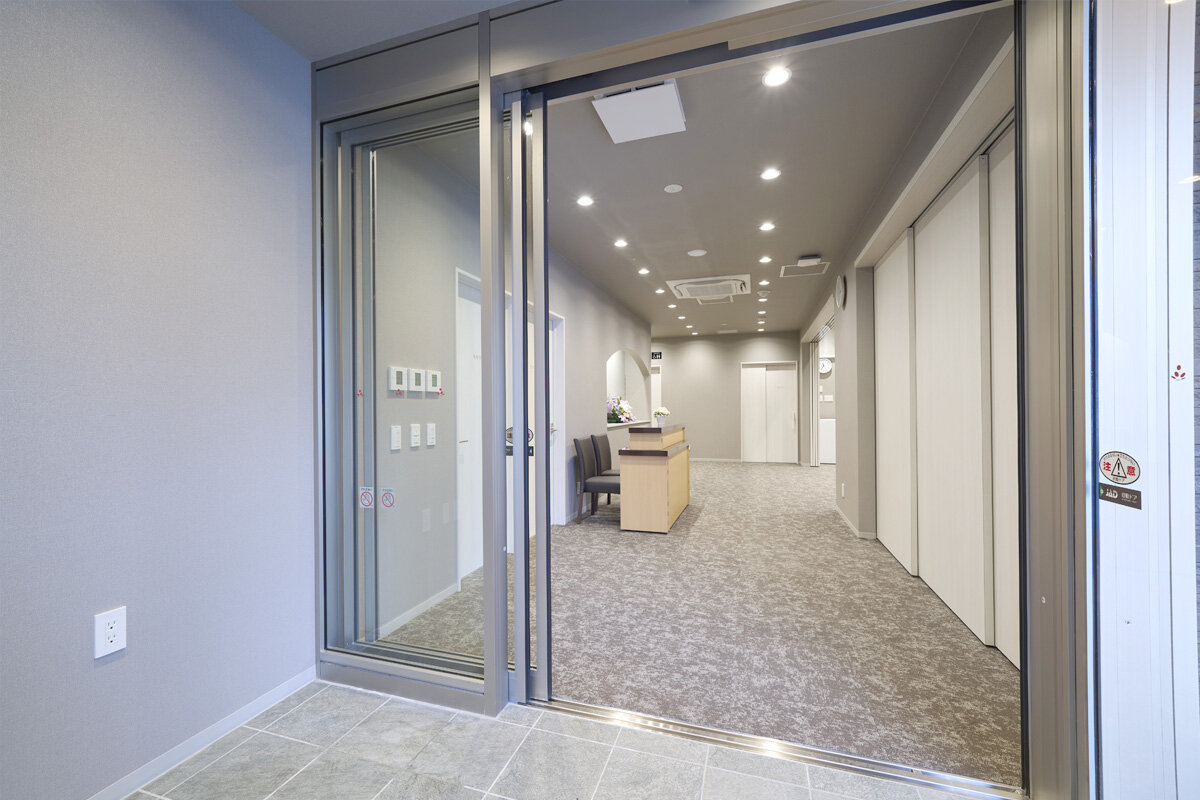 家族葬のファミーユ 薬円台駅前ホール　エントランス（17/20枚）　